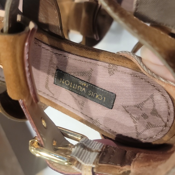 Authentic Louis Vuitton sandals - Picture 9 of 11